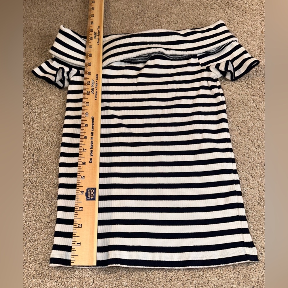 LOFT Striped Off-Shoulder Top. Size M - Picture 9 of 11